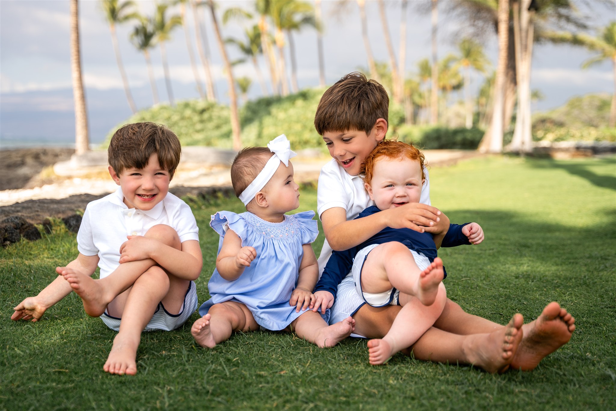 children sitting on grass mauna lani hotel big island family photographer