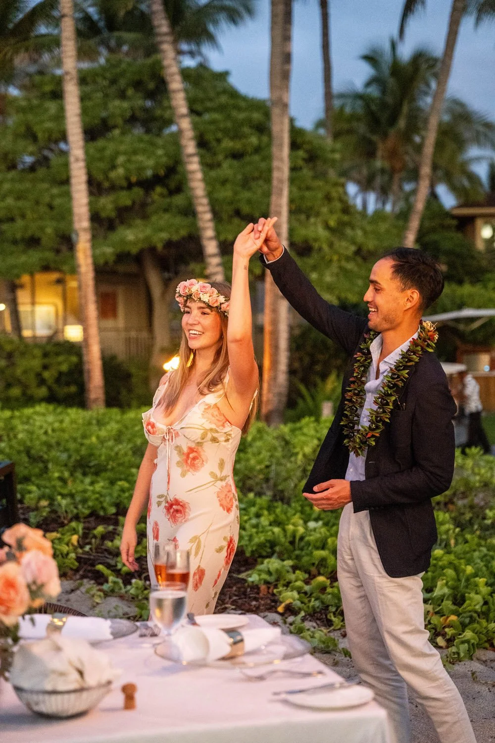 couple dancing to hawaiian guitar players at the four seasons big island