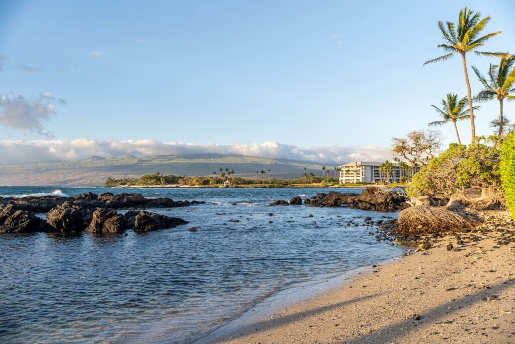 pauoa bay fairmont orchid hotel
