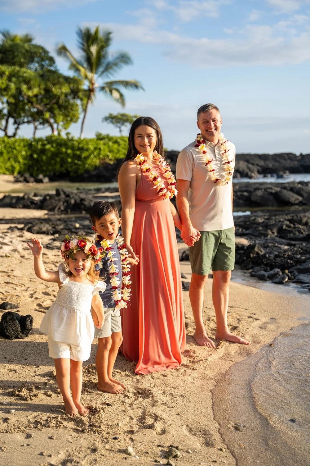 Family holding hands in a row during their Big Island Hawaiian family photoshoot.