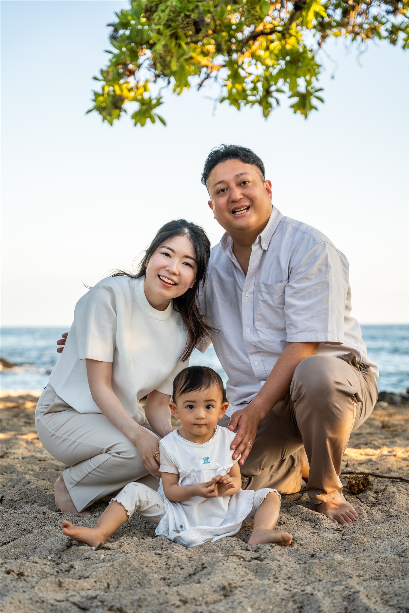 hawaii family photos beach with a little kid