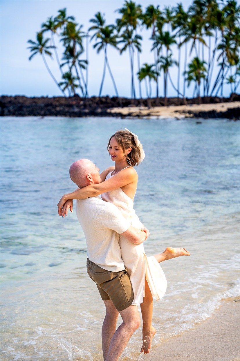 Hawaii couple photography on the beach