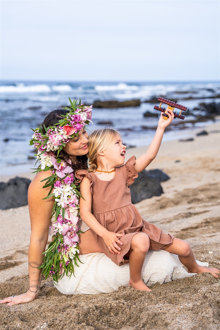 family photography kona photos of a mom with her daughter