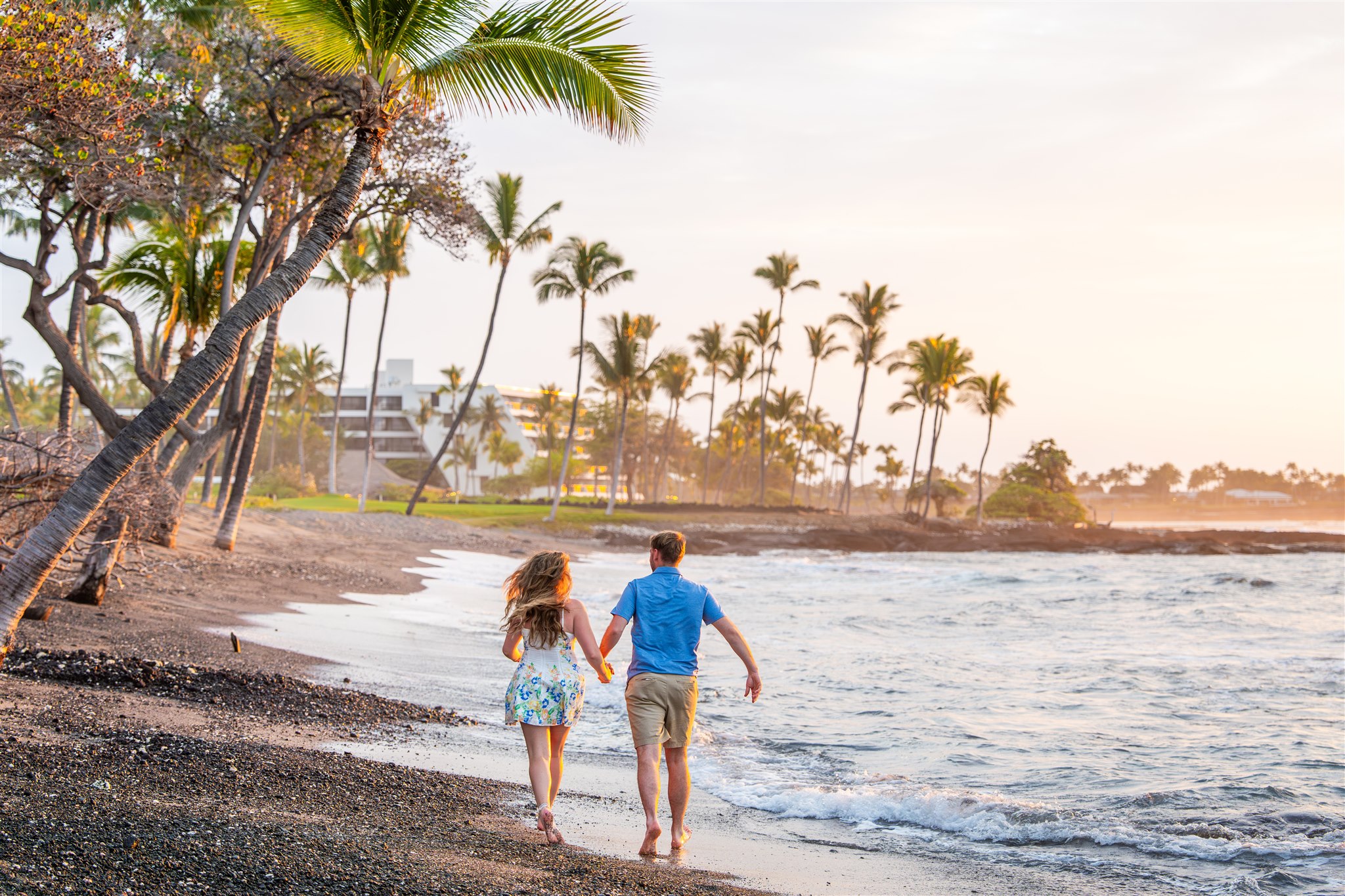 hawaii engagement photos on the beach