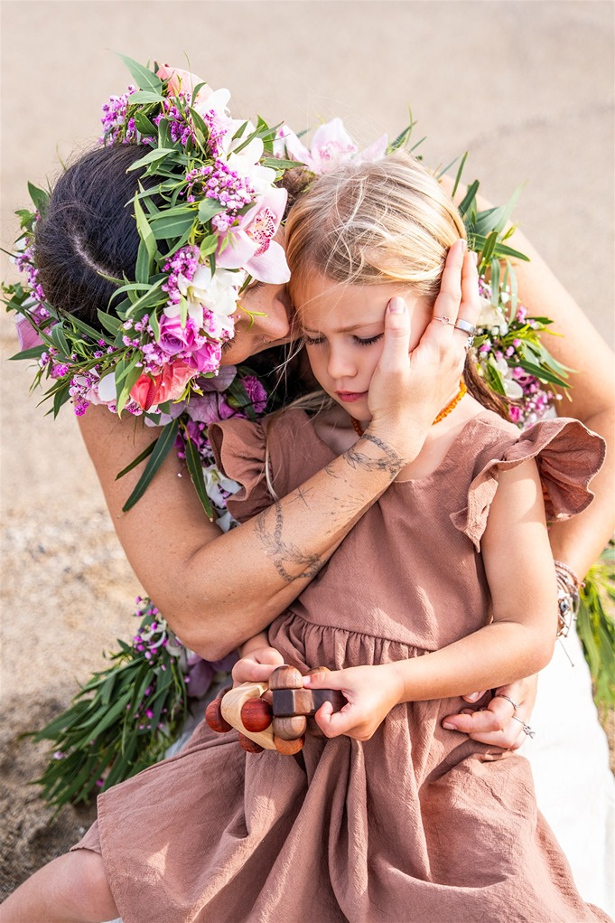 kona photos hawaii families love of the mom with her daughter