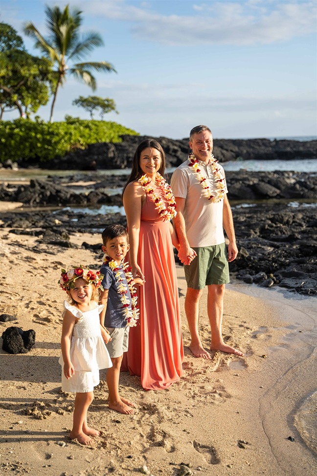 extended family photos on the beach