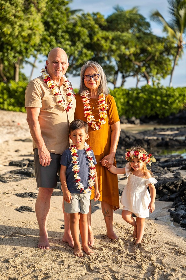 extended family photos on the beach