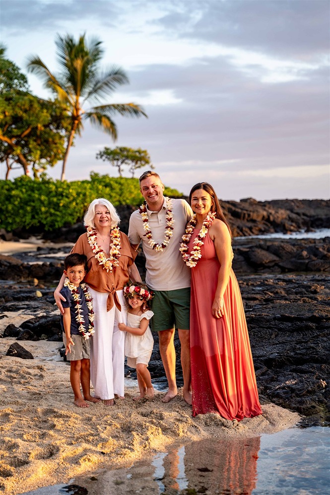 extended family photos on the beach