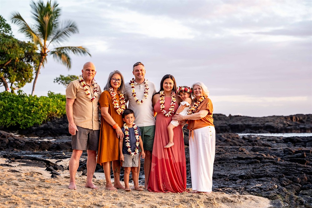 extended family photos on the beach