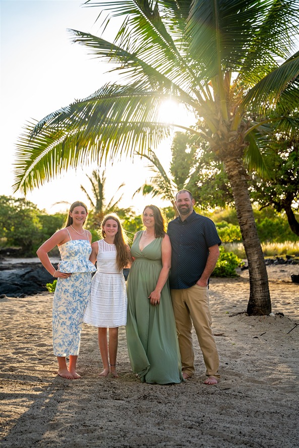 hawaii beach family photo outfits