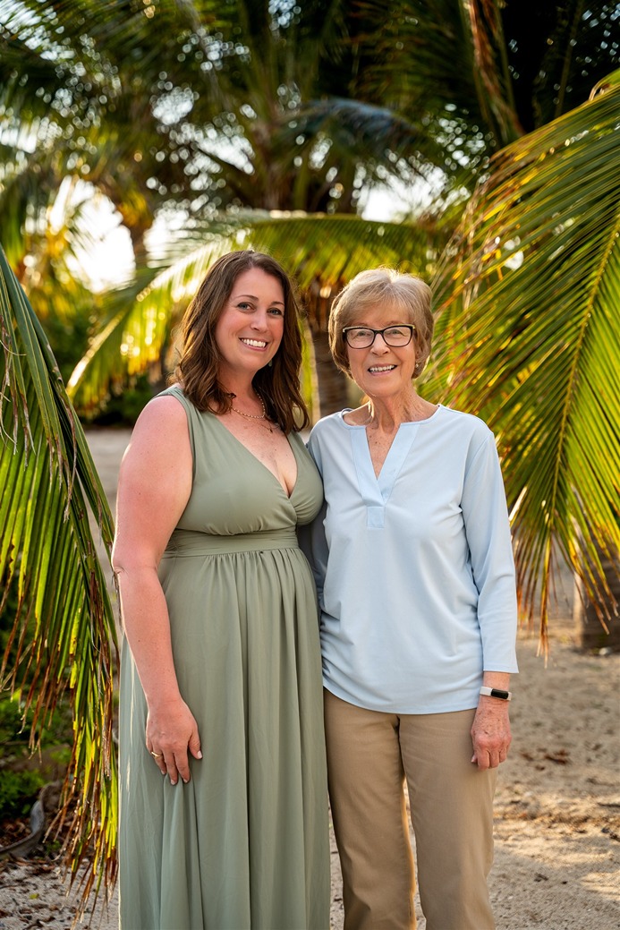 hawaii beach family photo outfits