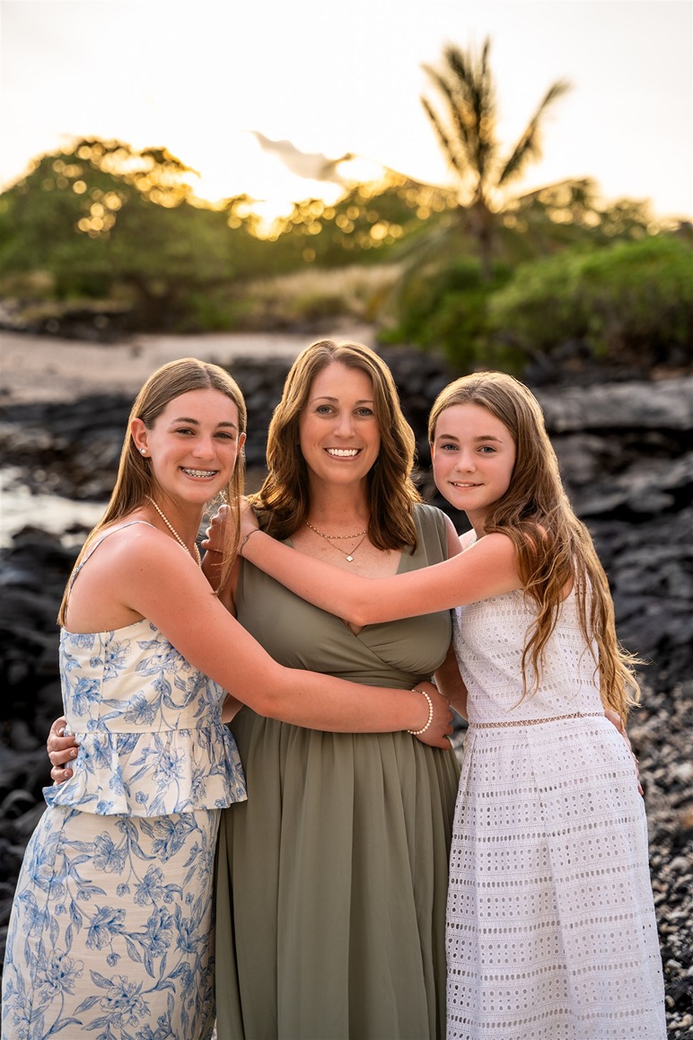 hawaii beach family photo outfits