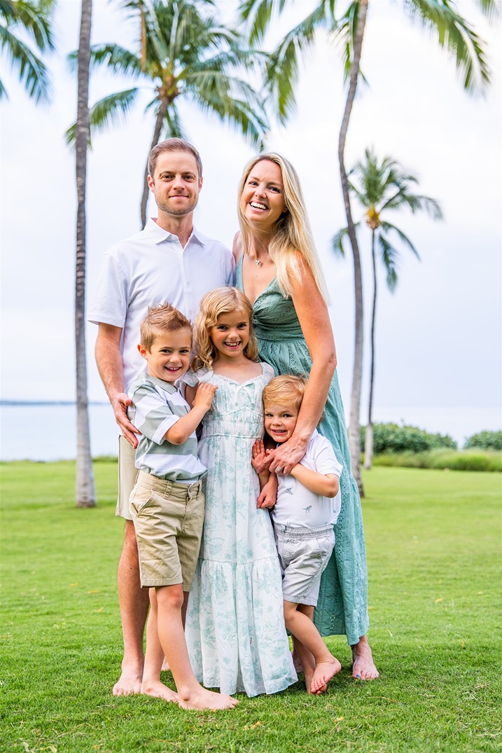 hawaii family photo outfit ideas for the whole family