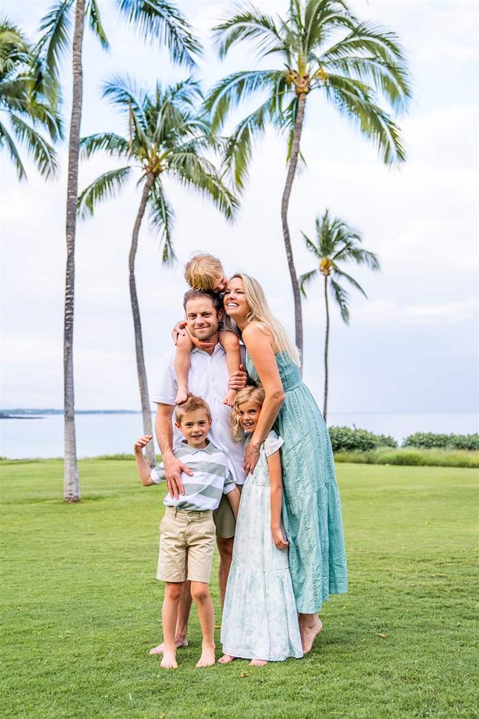 hawaii family photo outfit ideas for the whole family