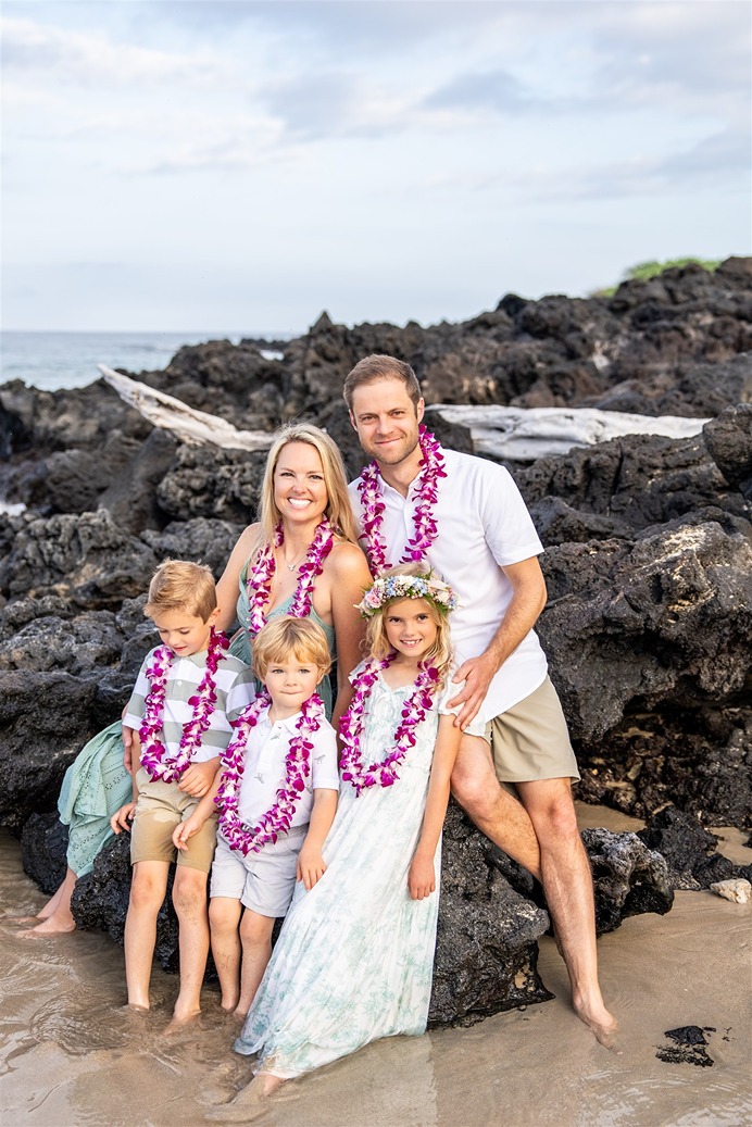hawaii family photo outfit ideas for the whole family