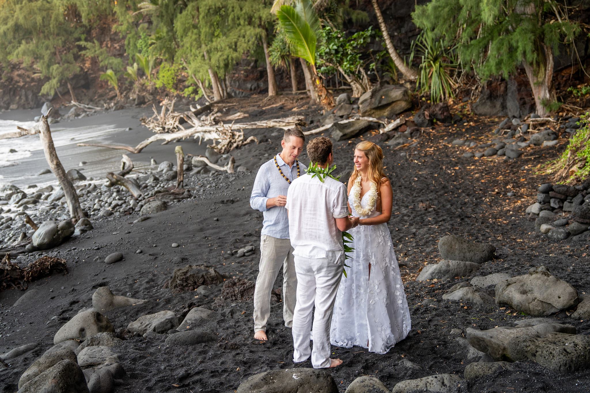 how to elope on a black sand beach big island hawaii