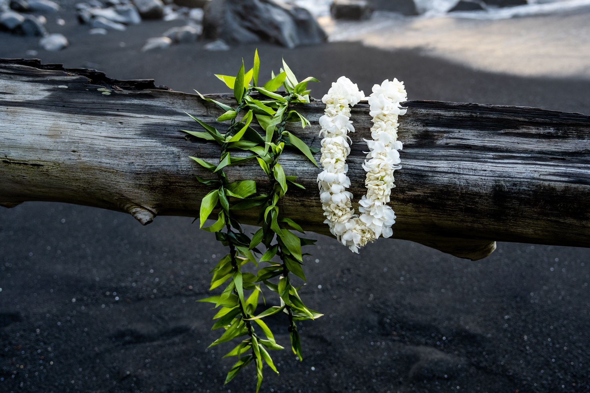 how to elope on a black sand beach big island hawaii