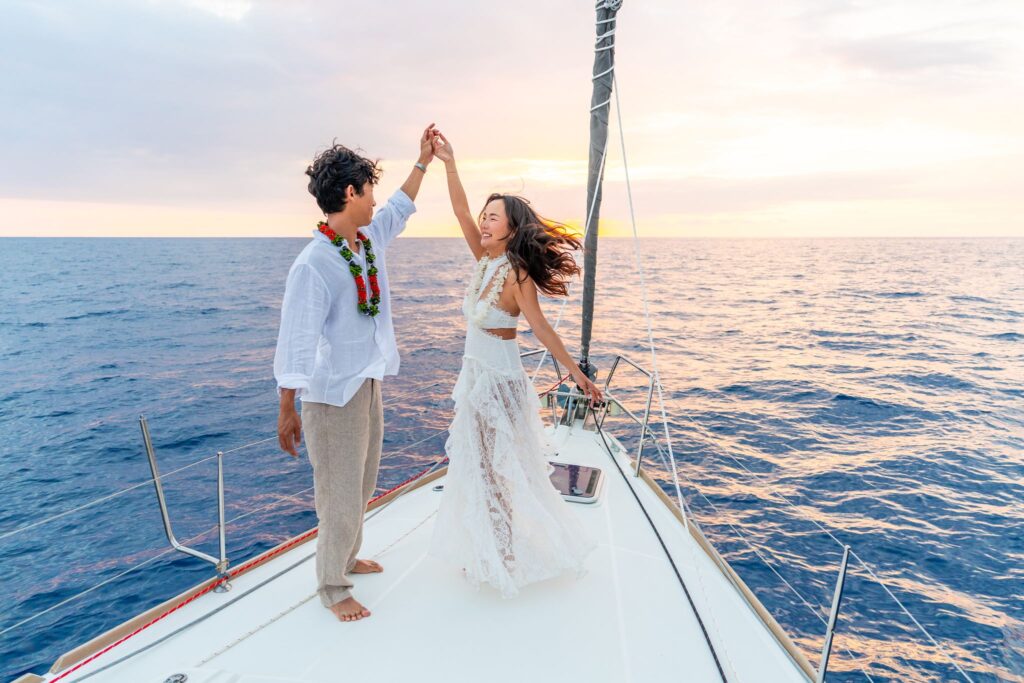 hawaii engagement hotos on sailboat big island kona