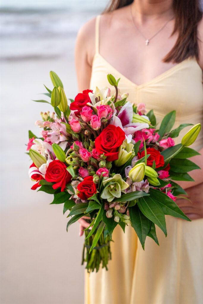 romanitc hawaii proposal engagement floral bouquet